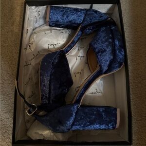 Lulus Midnight Blue Velvet Heels sz8